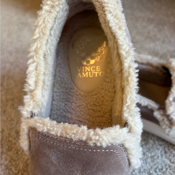 Vince Camuto- pre owned Sherpa lined slip ons - Picture 3 of 5